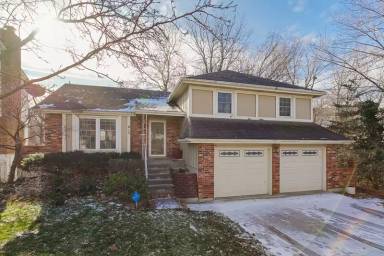 Main picture of 815 E 118th Ter