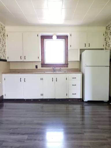 Main picture of 12 Pleasant St
