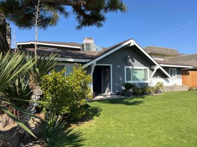 Main picture of 5900 Stockdale Hwy