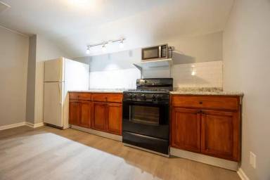 Main picture of 2362 E 76th St