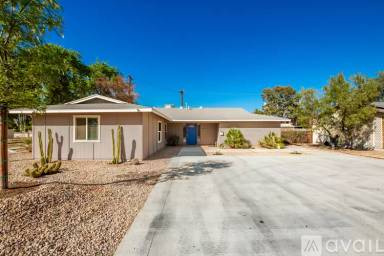 Main picture of 304 E Balboa Dr