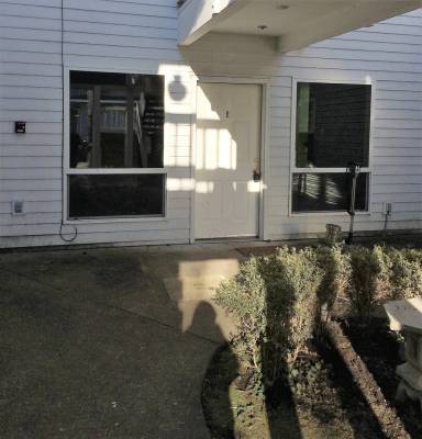 Main picture of 635 E Main St