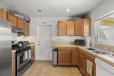Main picture of 5004 La Dorna St