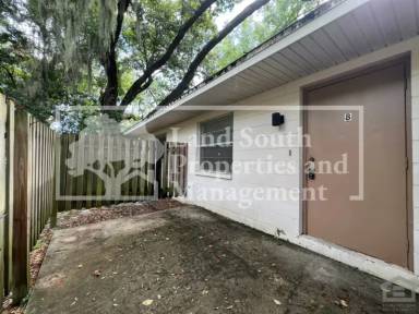 Main picture of 815 W Carole St