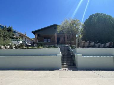 Main picture of 1518 Lawton Dr