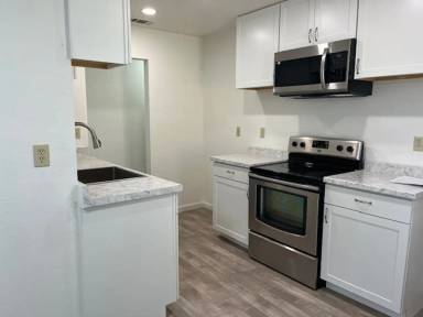 Main picture of 6031 Carolina Cir