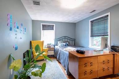 Main picture of 47 Crescent Ln