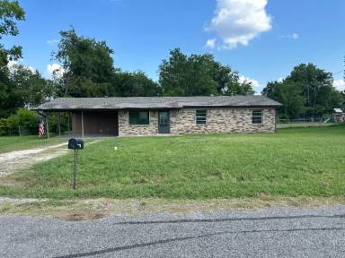 Main picture of 210 Nichols Dr