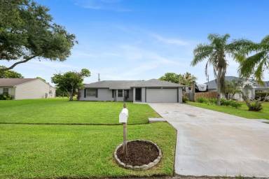 Main picture of 2431 SE Shell Ave