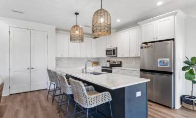 Main picture of 1322 W 30th St