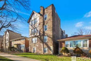 Main picture of 6450 N Troy St