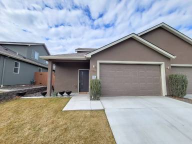 Main picture of 1124 S Cedar Pl