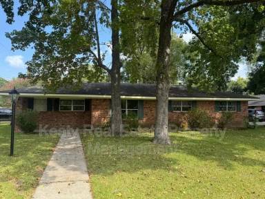 Main picture of 214 Dover Dr