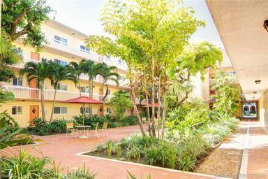 Main picture of 7705 Camino Real