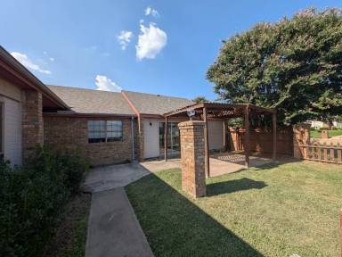 Main picture of 115 Meadow View Dr