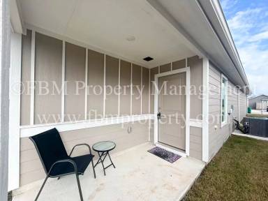 Main picture of 465 Whistlestop Way