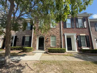 Main picture of 950 Rosencrans Ln