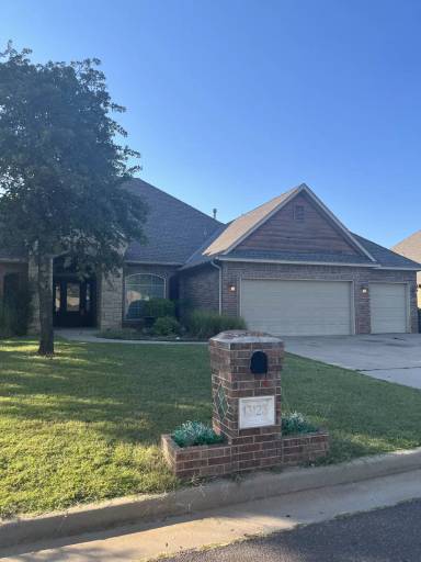 Main picture of 13123 Red Oak Dr