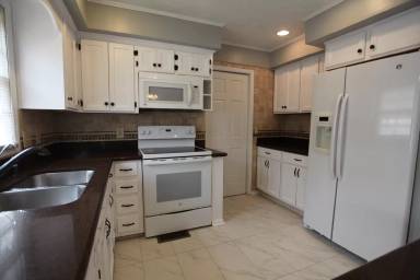 Main picture of 1001 S Dean Rd