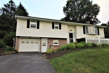 Main picture of 226 Edgewood Dr