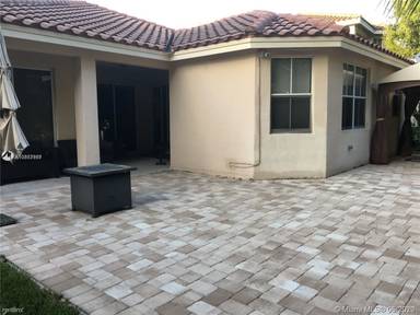 Main picture of 16510 SW 37th St