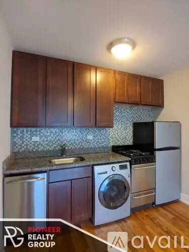 Main picture of 550 W Arlington Pl Apartments