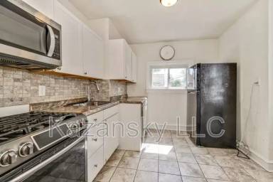 Main picture of 6723 N Lawrence St