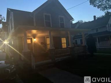 Main picture of 1920 W 44th St