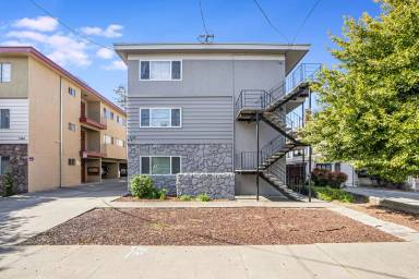 Main picture of 2136 Lincoln Ave