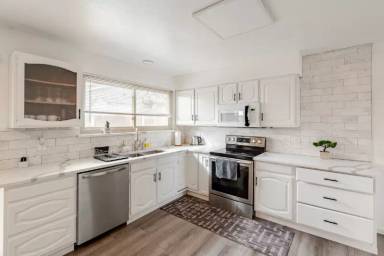 Main picture of 6129 Wolff St