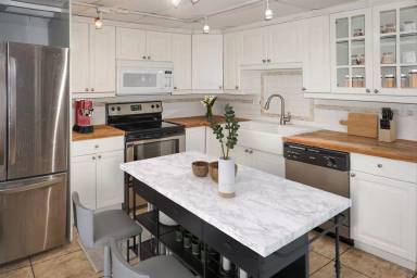 Main picture of 121 Francis Ave