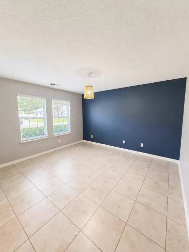 Main picture of 125 Walnut Way