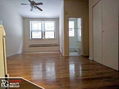 Main picture of 1050 W George St