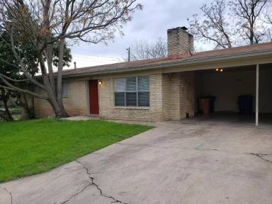 Main picture of 2600 Circle Cv