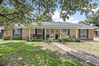 Main picture of 3702 Windridge Dr
