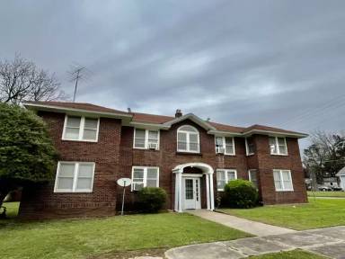 Main picture of 1030 E 8th St