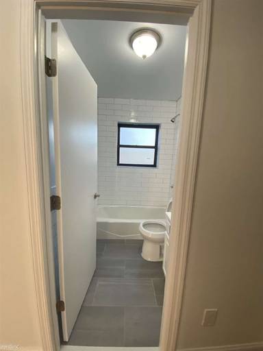 Main picture of 1721 Hobart Ave