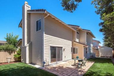 Main picture of 27751 Treat Ln