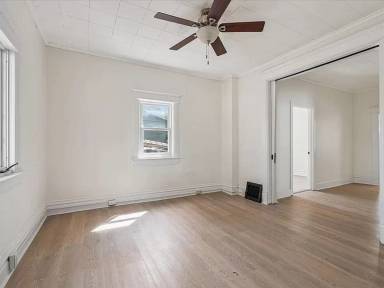 Main picture of 1735 Wood St