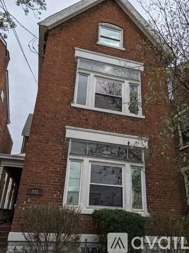 Main picture of 910 Main St