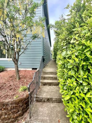 Main picture of 6937 N Maryland Ave
