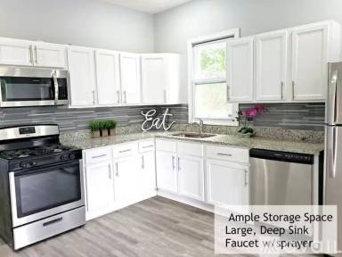 Main picture of 2302 N Hamlin Ave