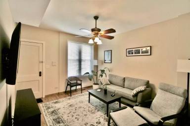 Main picture of 4041 N Monticello Ave