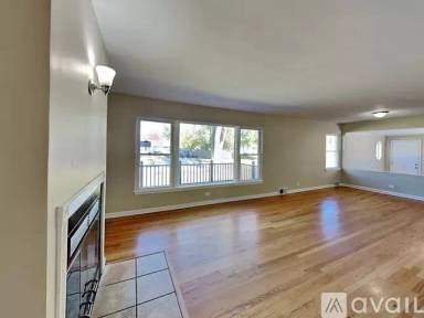 Main picture of 41 E Adams St