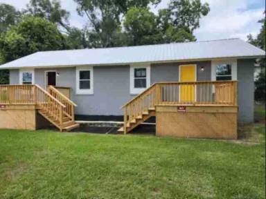 Main picture of 915 Peasley St