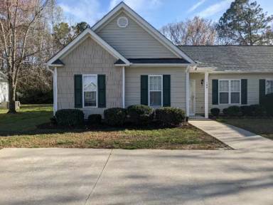 Main picture of 102 Cottage Ct