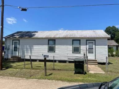 Main picture of 902 Domingue St