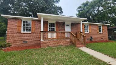 Main picture of 120 Hazel Dr