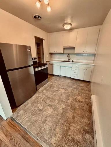 Main picture of 5001 S Thistle St