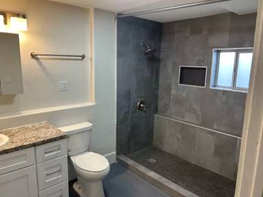 Main picture of 1822 E Whitton Ave